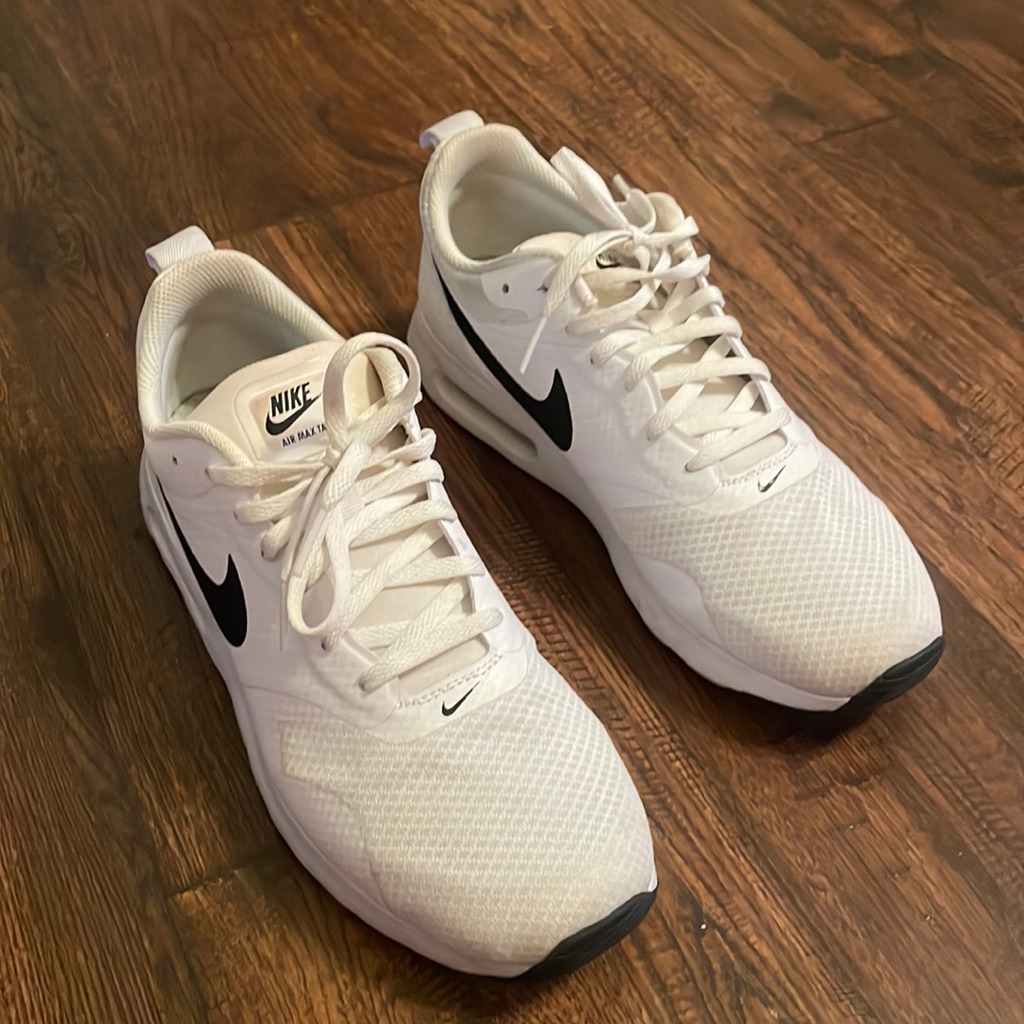 9.5 Nikes